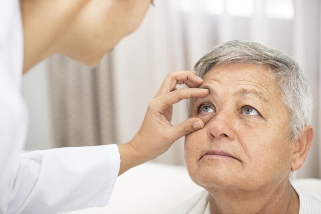 Check out these eye surgery lasik costs and risks 