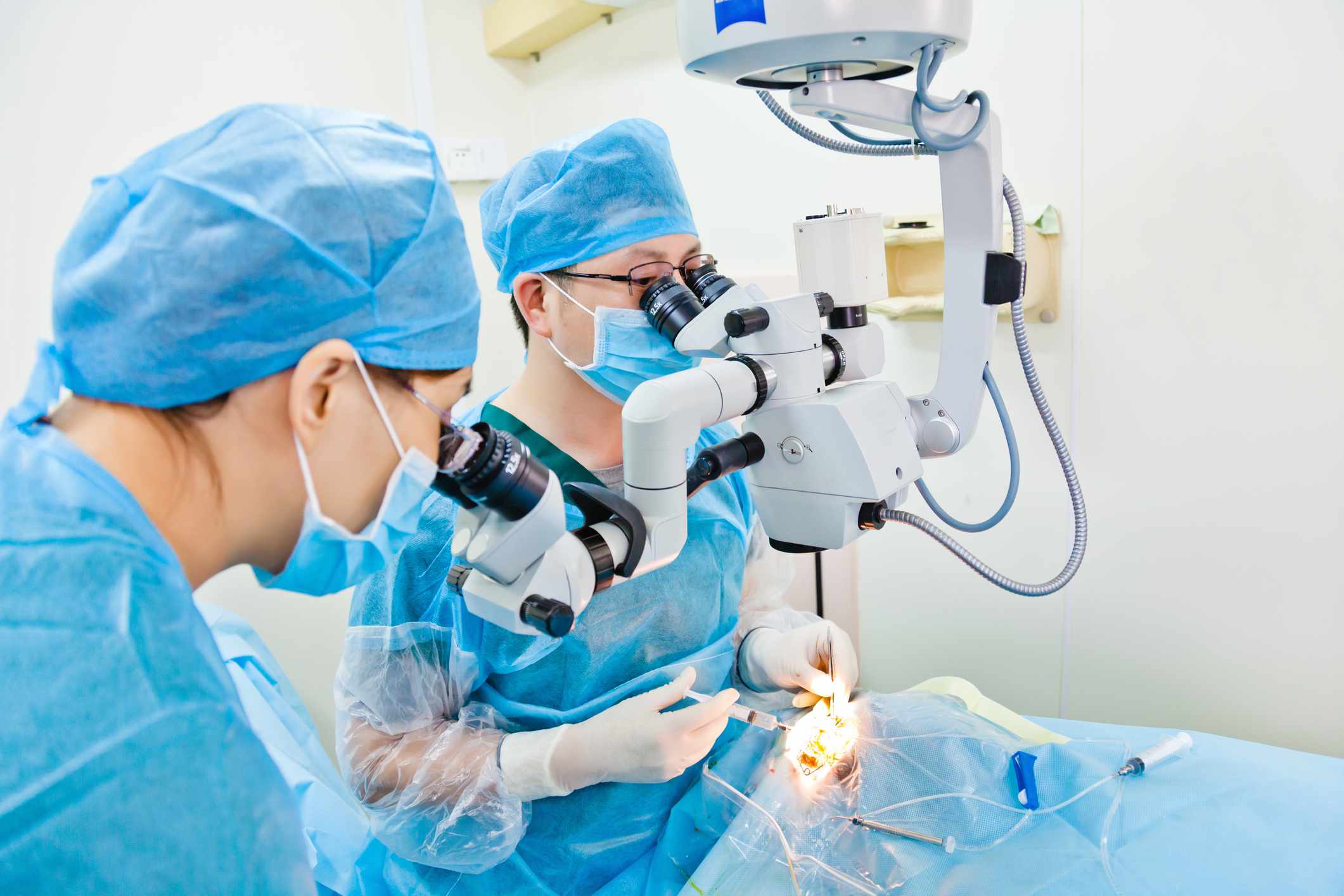 Read more about the article Check out these eye surgery lasik costs and risks 